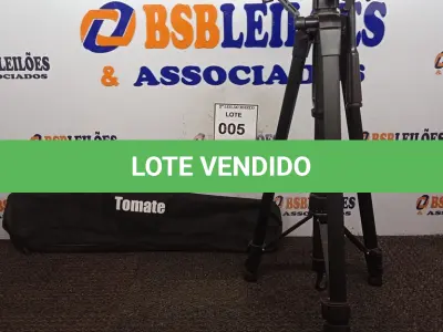 LOTE 005 - 01 TRIPÉ PARA CÂMERA TOMATE MTG-3016. (NO ESTADO) ATENÇÃO! FAZER A VISITAÇÃO ANTES DE ARREMATAR, NÃO SABEMOS SE FUNCIONA. LEILÃO NÃO TEM GARANTIA E NEM DEVOLUÇÃO, SUJEITO A POSSÍVEIS AVARIAS VISÍVEIS/OCULTAS E/OU AUSÊNCIA DE COMPONENTES.