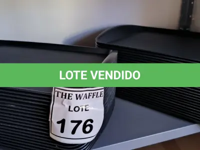 LOTE 176 - 42 BANDEJAS PLÁSTICAS. (NO ESTADO) ATENÇÃO! FAZER A VISITAÇÃO ANTES DE ARREMATAR, NÃO SABEMOS SE FUNCIONA. LEILÃO NÃO TEM GARANTIA E NEM DEVOLUÇÃO, SUJEITO A POSSÍVEIS AVARIAS VISÍVEIS/OCULTAS E/OU AUSÊNCIA DE COMPONENTES.
