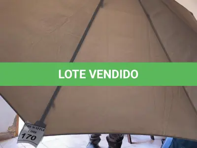 LOTE 170 - 01 OMBRELONE DE LED SEM A BASE.  (NO ESTADO) ATENÇÃO! FAZER A VISITAÇÃO ANTES DE ARREMATAR, NÃO SABEMOS SE FUNCIONA. LEILÃO NÃO TEM GARANTIA E NEM DEVOLUÇÃO, SUJEITO A POSSÍVEIS AVARIAS VISÍVEIS/OCULTAS E/OU AUSÊNCIA DE COMPONENTES.