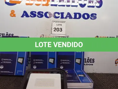 LOTE 203 - 05 REFLETORES DE LED AMBIENTES EXTERNOS 100W. (NOVO) (NO ESTADO) ATENÇÃO! FAZER A VISITAÇÃO ANTES DE ARREMATAR, NÃO SABEMOS SE FUNCIONA. LEILÃO NÃO TEM GARANTIA E NEM DEVOLUÇÃO, SUJEITO A POSSÍVEIS AVARIAS VISÍVEIS/OCULTAS E/OU AUSÊNCIA DE COMPONENTES.