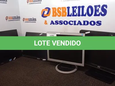 LOTE 248 - 05 MONITORES DIVERSOS. (NO ESTADO) ATENÇÃO! FAZER A VISITAÇÃO ANTES DE ARREMATAR, NÃO SABEMOS SE FUNCIONA. LEILÃO NÃO TEM GARANTIA E NEM DEVOLUÇÃO, SUJEITO A POSSÍVEIS AVARIAS VISÍVEIS/OCULTAS E/OU AUSÊNCIA DE COMPONENTES.