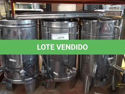 LOTE 239 - 03 CAFETEIRAS EM INOX E 03 BANDEJAS EM INOX.  (NO ESTADO) ATENÇÃO! FAZER A VISITAÇÃO ANTES DE ARREMATAR, NÃO SABEMOS SE FUNCIONA. LEILÃO NÃO TEM GARANTIA E NEM DEVOLUÇÃO, SUJEITO A POSSÍVEIS AVARIAS VISÍVEIS/OCULTAS E/OU AUSÊNCIA DE COMPONENTES.
