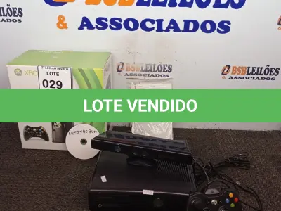 LOTE 029 - 01 CONSOLE DE XBOX 360 COM 01 CONTROLE E 01 KINECT.  (NO ESTADO) ATENÇÃO! FAZER A VISITAÇÃO ANTES DE ARREMATAR, NÃO SABEMOS SE FUNCIONA. LEILÃO NÃO TEM GARANTIA E NEM DEVOLUÇÃO, SUJEITO A POSSÍVEIS AVARIAS VISÍVEIS/OCULTAS E/OU AUSÊNCIA DE COMPONENTES.
