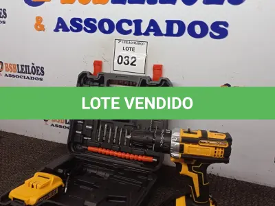 LOTE 032 - 01 MALETA COM PARAFUSADEIRA COM 02 BATERIAS E ACESSÓRIOS. (NO ESTADO) ATENÇÃO! FAZER A VISITAÇÃO ANTES DE ARREMATAR, NÃO SABEMOS SE FUNCIONA. LEILÃO NÃO TEM GARANTIA E NEM DEVOLUÇÃO, SUJEITO A POSSÍVEIS AVARIAS VISÍVEIS/OCULTAS E/OU AUSÊNCIA DE COMPONENTES.