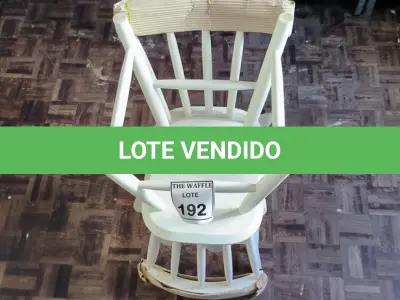 LOTE 192 - 02 CADEIRAS EM MADEIRA BRANCA (NOVO). (NO ESTADO) ATENÇÃO! FAZER A VISITAÇÃO ANTES DE ARREMATAR, NÃO SABEMOS SE FUNCIONA. LEILÃO NÃO TEM GARANTIA E NEM DEVOLUÇÃO, SUJEITO A POSSÍVEIS AVARIAS VISÍVEIS/OCULTAS E/OU AUSÊNCIA DE COMPONENTES.