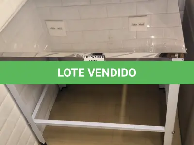 LOTE 121 - 01 MESA ALTA. (NO ESTADO) ATENÇÃO! FAZER A VISITAÇÃO ANTES DE ARREMATAR, NÃO SABEMOS SE FUNCIONA. LEILÃO NÃO TEM GARANTIA E NEM DEVOLUÇÃO, SUJEITO A POSSÍVEIS AVARIAS VISÍVEIS/OCULTAS E/OU AUSÊNCIA DE COMPONENTES.