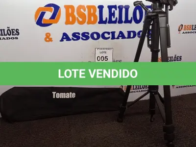 LOTE 005 - 01 TRIPÉ PARA CÂMERA TOMATE MTG-3016. (NO ESTADO) ATENÇÃO! FAZER A VISITAÇÃO ANTES DE ARREMATAR, NÃO SABEMOS SE FUNCIONA. LEILÃO NÃO TEM GARANTIA E NEM DEVOLUÇÃO, SUJEITO A POSSÍVEIS AVARIAS VISÍVEIS/OCULTAS E/OU AUSÊNCIA DE COMPONENTES.