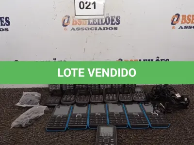 LOTE 021 - 21 CELULARES DE BOTÃO (NO ESTADO) ATENÇÃO! FAZER A VISITAÇÃO ANTES DE ARREMATAR, NÃO SABEMOS SE FUNCIONA. LEILÃO NÃO TEM GARANTIA E NEM DEVOLUÇÃO, SUJEITO A POSSÍVEIS AVARIAS VISÍVEIS/OCULTAS E/OU AUSÊNCIA DE COMPONENTES.