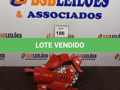 LOTE 186 - 01 DEBULHADOR DE MILHO MARCA BOTINI. (NO ESTADO) ATENÇÃO! FAZER A VISITAÇÃO ANTES DE ARREMATAR, NÃO SABEMOS SE FUNCIONA. LEILÃO NÃO TEM GARANTIA E NEM DEVOLUÇÃO, SUJEITO A POSSÍVEIS AVARIAS VISÍVEIS/OCULTAS E/OU AUSÊNCIA DE COMPONENTES.
