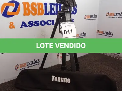 LOTE 011 - 01 TRIPÉ PARA CÂMERA TOMATE MTG-3016. (NO ESTADO) ATENÇÃO! FAZER A VISITAÇÃO ANTES DE ARREMATAR, NÃO SABEMOS SE FUNCIONA. LEILÃO NÃO TEM GARANTIA E NEM DEVOLUÇÃO, SUJEITO A POSSÍVEIS AVARIAS VISÍVEIS/OCULTAS E/OU AUSÊNCIA DE COMPONENTES.
