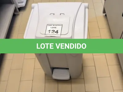 LOTE 124 - 01 LIXEIRA COM PEDAL. (NO ESTADO) ATENÇÃO! FAZER A VISITAÇÃO ANTES DE ARREMATAR, NÃO SABEMOS SE FUNCIONA. LEILÃO NÃO TEM GARANTIA E NEM DEVOLUÇÃO, SUJEITO A POSSÍVEIS AVARIAS VISÍVEIS/OCULTAS E/OU AUSÊNCIA DE COMPONENTES.