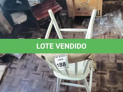 LOTE 188 - 02 CADEIRAS EM MADEIRA BRANCA (NOVO). (NO ESTADO) ATENÇÃO! FAZER A VISITAÇÃO ANTES DE ARREMATAR, NÃO SABEMOS SE FUNCIONA. LEILÃO NÃO TEM GARANTIA E NEM DEVOLUÇÃO, SUJEITO A POSSÍVEIS AVARIAS VISÍVEIS/OCULTAS E/OU AUSÊNCIA DE COMPONENTES.