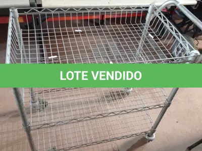 LOTE 435 - 01 CARRINHO DE FERRO P/TRANSPORTE C/03 BANDEJAS.  (NO ESTADO) ATENÇÃO! FAZER A VISITAÇÃO ANTES DE ARREMATAR, NÃO SABEMOS SE FUNCIONA. LEILÃO NÃO TEM GARANTIA E NEM DEVOLUÇÃO, SUJEITO A POSSÍVEIS AVARIAS VISÍVEIS/OCULTAS E/OU AUSÊNCIA DE COMPONENTES.