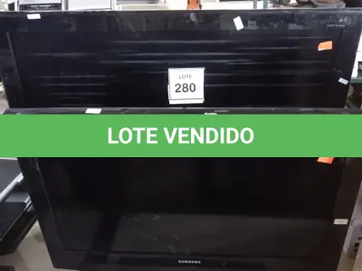 LOTE 280 - 02 TV’S COM AVARIAS (NO ESTADO) ATENÇÃO! FAZER A VISITAÇÃO ANTES DE ARREMATAR, NÃO SABEMOS SE FUNCIONA. LEILÃO NÃO TEM GARANTIA E NEM DEVOLUÇÃO, SUJEITO A POSSÍVEIS AVARIAS VISÍVEIS/OCULTAS E/OU AUSÊNCIA DE COMPONENTES.