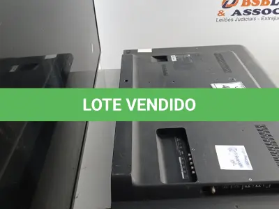 LOTE 466 - 02 TV’S PARA RETIRADA DE PEÇAS. (NO ESTADO) ATENÇÃO! FAZER A VISITAÇÃO ANTES DE ARREMATAR, NÃO SABEMOS SE FUNCIONA. LEILÃO NÃO TEM GARANTIA E NEM DEVOLUÇÃO, SUJEITO A POSSÍVEIS AVARIAS VISÍVEIS/OCULTAS E/OU AUSÊNCIA DE COMPONENTES.