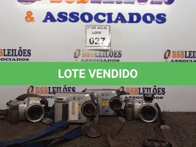 LOTE 027 - 04 CÂMERAS FOTOGRÁFICAS MARCA SONY. (NO ESTADO) ATENÇÃO! FAZER A VISITAÇÃO ANTES DE ARREMATAR, NÃO SABEMOS SE FUNCIONA. LEILÃO NÃO TEM GARANTIA E NEM DEVOLUÇÃO, SUJEITO A POSSÍVEIS AVARIAS VISÍVEIS/OCULTAS E/OU AUSÊNCIA DE COMPONENTES.