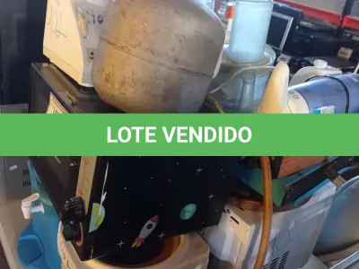 LOTE 400 - 01 MICRO-ONDAS MARCA ELECTROLUX C/PRATO, 01 FORNO MARCA COMPACT, 02 BASES DE FILTRO P/GARRAFÃO, 01 FOGÃO DE MESA 02 BOCAS E UTENSÍLIOS DIVERSOS. (NO ESTADO) ATENÇÃO! FAZER A VISITAÇÃO ANTES DE ARREMATAR, NÃO SABEMOS SE FUNCIONA. LEILÃO NÃO TEM GARANTIA E NEM DEVOLUÇÃO, SUJEITO A POSSÍVEIS AVARIAS VISÍVEIS/OCULTAS E/OU AUSÊNCIA DE COMPONENTES.