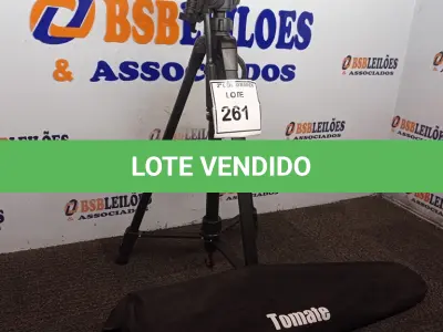 LOTE 261 - 01 TRIPÉ PARA CÂMERA MARCA TOMATE (NOVO). (NO ESTADO) ATENÇÃO! FAZER A VISITAÇÃO ANTES DE ARREMATAR, NÃO SABEMOS SE FUNCIONA. LEILÃO NÃO TEM GARANTIA E NEM DEVOLUÇÃO, SUJEITO A POSSÍVEIS AVARIAS VISÍVEIS/OCULTAS E/OU AUSÊNCIA DE COMPONENTES.