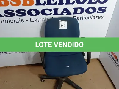 LOTE 342 - 01 CADEIRA GIRATÓRIA PARA ESCRITÓRIO. (NO ESTADO) ATENÇÃO! FAZER A VISITAÇÃO ANTES DE ARREMATAR, NÃO SABEMOS SE FUNCIONA. LEILÃO NÃO TEM GARANTIA E NEM DEVOLUÇÃO, SUJEITO A POSSÍVEIS AVARIAS VISÍVEIS/OCULTAS E/OU AUSÊNCIA DE COMPONENTES.