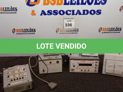 LOTE 336 - 01 LOTE COM VOLTÍMETROS, FONTE DE ALIMENTAÇÃO E CAIXA DE SKINNER. (NO ESTADO) ATENÇÃO! FAZER A VISITAÇÃO ANTES DE ARREMATAR, NÃO SABEMOS SE FUNCIONA. LEILÃO NÃO TEM GARANTIA E NEM DEVOLUÇÃO, SUJEITO A POSSÍVEIS AVARIAS VISÍVEIS/OCULTAS E/OU AUSÊNCIA DE COMPONENTES.