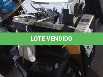 LOTE 270 - 01 LOTE COM NOBREAK, TELEFONE FIXO, RETROPROJETOR ANTIGO E CAIXAS DE SOM. (NO ESTADO) ATENÇÃO! FAZER A VISITAÇÃO ANTES DE ARREMATAR, NÃO SABEMOS SE FUNCIONA. LEILÃO NÃO TEM GARANTIA E NEM DEVOLUÇÃO, SUJEITO A POSSÍVEIS AVARIAS VISÍVEIS/OCULTAS E/OU AUSÊNCIA DE COMPONENTES.