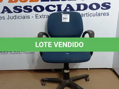 LOTE 342 - 01 CADEIRA GIRATÓRIA PARA ESCRITÓRIO. (NO ESTADO) ATENÇÃO! FAZER A VISITAÇÃO ANTES DE ARREMATAR, NÃO SABEMOS SE FUNCIONA. LEILÃO NÃO TEM GARANTIA E NEM DEVOLUÇÃO, SUJEITO A POSSÍVEIS AVARIAS VISÍVEIS/OCULTAS E/OU AUSÊNCIA DE COMPONENTES.