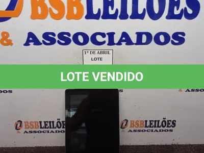 LOTE 054 - 01 TABLET SAMSUNG. (NO ESTADO) ATENÇÃO! FAZER A VISITAÇÃO ANTES DE ARREMATAR, NÃO SABEMOS SE FUNCIONA. LEILÃO NÃO TEM GARANTIA E NEM DEVOLUÇÃO, SUJEITO A POSSÍVEIS AVARIAS VISÍVEIS/OCULTAS E/OU AUSÊNCIA DE COMPONENTES.