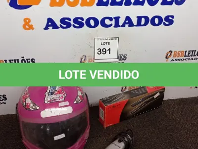LOTE 391 - 01 CHAPINHA, 01 MÁQUINA PARA CORTAR CABELO E 01 CAPACETE FEMININO PARA MOTO. (NO ESTADO) ATENÇÃO! FAZER A VISITAÇÃO ANTES DE ARREMATAR, NÃO SABEMOS SE FUNCIONA. LEILÃO NÃO TEM GARANTIA E NEM DEVOLUÇÃO, SUJEITO A POSSÍVEIS AVARIAS VISÍVEIS/OCULTAS E/OU AUSÊNCIA DE COMPONENTES.
