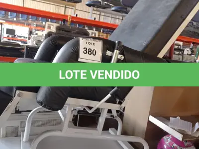 LOTE 380 - 01 CADEIRA DOBRÁVEL. (NO ESTADO) ATENÇÃO! FAZER A VISITAÇÃO ANTES DE ARREMATAR, NÃO SABEMOS SE FUNCIONA. LEILÃO NÃO TEM GARANTIA E NEM DEVOLUÇÃO, SUJEITO A POSSÍVEIS AVARIAS VISÍVEIS/OCULTAS E/OU AUSÊNCIA DE COMPONENTES.
