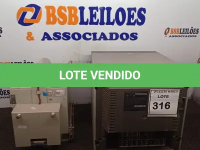 LOTE 316 - 01 MONITOR PARA CÂMERAS E 01 APARELHO DE LABORATÓRIO.  (NO ESTADO) ATENÇÃO! FAZER A VISITAÇÃO ANTES DE ARREMATAR, NÃO SABEMOS SE FUNCIONA. LEILÃO NÃO TEM GARANTIA E NEM DEVOLUÇÃO, SUJEITO A POSSÍVEIS AVARIAS VISÍVEIS/OCULTAS E/OU AUSÊNCIA DE COMPONENTES.