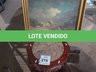 LOTE 275 - 01 MESA DE CENTRO EM MADEIRA TRABALHADA E 01 QUADRO PARA DECORAÇÃO. (NO ESTADO) ATENÇÃO! FAZER A VISITAÇÃO ANTES DE ARREMATAR, NÃO SABEMOS SE FUNCIONA. LEILÃO NÃO TEM GARANTIA E NEM DEVOLUÇÃO, SUJEITO A POSSÍVEIS AVARIAS VISÍVEIS/OCULTAS E/OU AUSÊNCIA DE COMPONENTES.