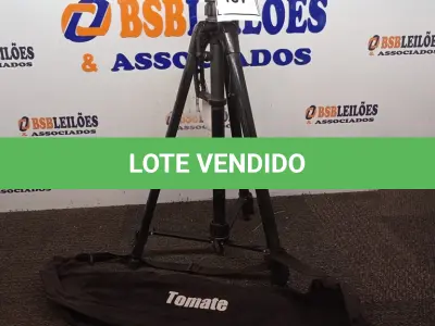 LOTE 487 - 01 TRIPÉ PARA CÂMERA TOMATE MTG-3016. (NO ESTADO) ATENÇÃO! FAZER A VISITAÇÃO ANTES DE ARREMATAR, NÃO SABEMOS SE FUNCIONA. LEILÃO NÃO TEM GARANTIA E NEM DEVOLUÇÃO, SUJEITO A POSSÍVEIS AVARIAS VISÍVEIS/OCULTAS E/OU AUSÊNCIA DE COMPONENTES.