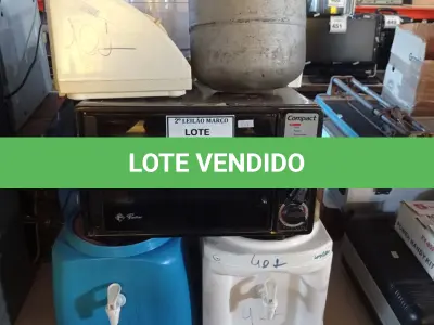 LOTE 400 - 01 MICRO-ONDAS MARCA ELECTROLUX C/PRATO, 01 FORNO MARCA COMPACT, 02 BASES DE FILTRO P/GARRAFÃO, 01 FOGÃO DE MESA 02 BOCAS E UTENSÍLIOS DIVERSOS. (NO ESTADO) ATENÇÃO! FAZER A VISITAÇÃO ANTES DE ARREMATAR, NÃO SABEMOS SE FUNCIONA. LEILÃO NÃO TEM GARANTIA E NEM DEVOLUÇÃO, SUJEITO A POSSÍVEIS AVARIAS VISÍVEIS/OCULTAS E/OU AUSÊNCIA DE COMPONENTES.