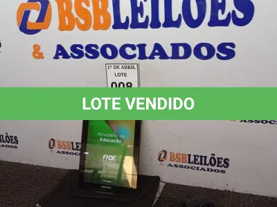 LOTE 008 - 01 TABLET POSITIVO COM BOLSA E CARREGADOR. (NO ESTADO) ATENÇÃO! FAZER A VISITAÇÃO ANTES DE ARREMATAR, NÃO SABEMOS SE FUNCIONA. LEILÃO NÃO TEM GARANTIA E NEM DEVOLUÇÃO, SUJEITO A POSSÍVEIS AVARIAS VISÍVEIS/OCULTAS E/OU AUSÊNCIA DE COMPONENTES.