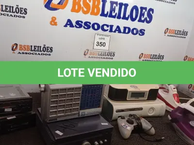 LOTE 350 - 01 VÍDEO GAME XBOX COM CONTROLE, RÁDIOS AUTOMOTIVOS E FERRO DE PASSAR ROUPAS. (NO ESTADO) ATENÇÃO! FAZER A VISITAÇÃO ANTES DE ARREMATAR, NÃO SABEMOS SE FUNCIONA. LEILÃO NÃO TEM GARANTIA E NEM DEVOLUÇÃO, SUJEITO A POSSÍVEIS AVARIAS VISÍVEIS/OCULTAS E/OU AUSÊNCIA DE COMPONENTES.