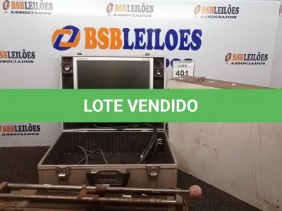 LOTE 401 - 01 CAIXA P/ FERRAMENTA EM MADEIRA E 01 MALA ESTILO CONSOLE C/01 MONITOR MARCA SAMSUNG E 01 RISCADOR DE CERÂMICAS. (NO ESTADO) ATENÇÃO! FAZER A VISITAÇÃO ANTES DE ARREMATAR, NÃO SABEMOS SE FUNCIONA. LEILÃO NÃO TEM GARANTIA E NEM DEVOLUÇÃO, SUJEITO A POSSÍVEIS AVARIAS VISÍVEIS/OCULTAS E/OU AUSÊNCIA DE COMPONENTES.