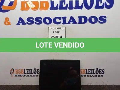 LOTE 054 - 01 TABLET SAMSUNG. (NO ESTADO) ATENÇÃO! FAZER A VISITAÇÃO ANTES DE ARREMATAR, NÃO SABEMOS SE FUNCIONA. LEILÃO NÃO TEM GARANTIA E NEM DEVOLUÇÃO, SUJEITO A POSSÍVEIS AVARIAS VISÍVEIS/OCULTAS E/OU AUSÊNCIA DE COMPONENTES.