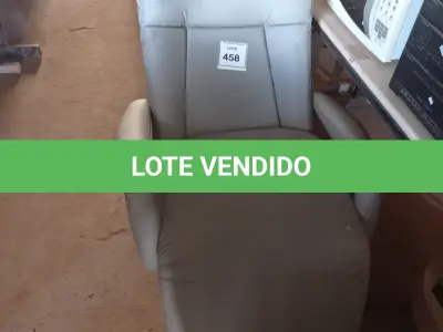 LOTE 458 - 01 POLTRONA. (NO ESTADO) ATENÇÃO! FAZER A VISITAÇÃO ANTES DE ARREMATAR, NÃO SABEMOS SE FUNCIONA. LEILÃO NÃO TEM GARANTIA E NEM DEVOLUÇÃO, SUJEITO A POSSÍVEIS AVARIAS VISÍVEIS/OCULTAS E/OU AUSÊNCIA DE COMPONENTES.
