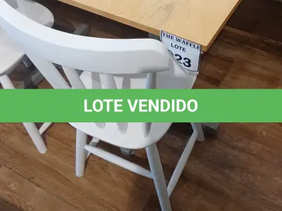 LOTE 023 - 01 MESA QUADRADA EM MADEIRA COM PÉS EM FERRO E 01 CADEIRA EM MADEIRA.   (NO ESTADO) ATENÇÃO! FAZER A VISITAÇÃO ANTES DE ARREMATAR, NÃO SABEMOS SE FUNCIONA. LEILÃO NÃO TEM GARANTIA E NEM DEVOLUÇÃO, SUJEITO A POSSÍVEIS AVARIAS VISÍVEIS/OCULTAS E/OU AUSÊNCIA DE COMPONENTES.