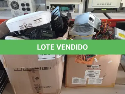 LOTE 456 - 02 CAIXAS COM VÁRIOS ELETRÔNICOS  E FONTES DIVERSOS.  (NO ESTADO) ATENÇÃO! FAZER A VISITAÇÃO ANTES DE ARREMATAR, NÃO SABEMOS SE FUNCIONA. LEILÃO NÃO TEM GARANTIA E NEM DEVOLUÇÃO, SUJEITO A POSSÍVEIS AVARIAS VISÍVEIS/OCULTAS E/OU AUSÊNCIA DE COMPONENTES.