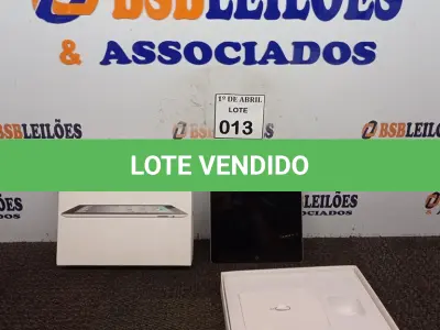 LOTE 013 - 01 IPAD 64GB. (NO ESTADO) ATENÇÃO! FAZER A VISITAÇÃO ANTES DE ARREMATAR, NÃO SABEMOS SE FUNCIONA. LEILÃO NÃO TEM GARANTIA E NEM DEVOLUÇÃO, SUJEITO A POSSÍVEIS AVARIAS VISÍVEIS/OCULTAS E/OU AUSÊNCIA DE COMPONENTES.