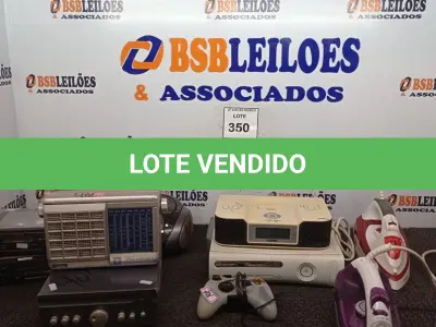 LOTE 350 - 01 VÍDEO GAME XBOX COM CONTROLE, RÁDIOS AUTOMOTIVOS E FERRO DE PASSAR ROUPAS. (NO ESTADO) ATENÇÃO! FAZER A VISITAÇÃO ANTES DE ARREMATAR, NÃO SABEMOS SE FUNCIONA. LEILÃO NÃO TEM GARANTIA E NEM DEVOLUÇÃO, SUJEITO A POSSÍVEIS AVARIAS VISÍVEIS/OCULTAS E/OU AUSÊNCIA DE COMPONENTES.