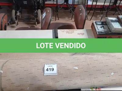 LOTE 419 - 01 TAPETE E 02 QUADROS. (NO ESTADO) ATENÇÃO! FAZER A VISITAÇÃO ANTES DE ARREMATAR, NÃO SABEMOS SE FUNCIONA. LEILÃO NÃO TEM GARANTIA E NEM DEVOLUÇÃO, SUJEITO A POSSÍVEIS AVARIAS VISÍVEIS/OCULTAS E/OU AUSÊNCIA DE COMPONENTES.