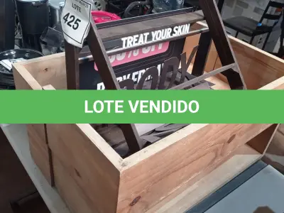 LOTE 425 - 02 MOSTRUÁRIOS PARA MESA E 04 ENFEITES DE LETRAS. (NO ESTADO) ATENÇÃO! FAZER A VISITAÇÃO ANTES DE ARREMATAR, NÃO SABEMOS SE FUNCIONA. LEILÃO NÃO TEM GARANTIA E NEM DEVOLUÇÃO, SUJEITO A POSSÍVEIS AVARIAS VISÍVEIS/OCULTAS E/OU AUSÊNCIA DE COMPONENTES.
