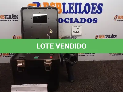 LOTE 444 - 01 RADAR VEICULAR E 01 MALETA COM BATERIA. (NO ESTADO) ATENÇÃO! FAZER A VISITAÇÃO ANTES DE ARREMATAR, NÃO SABEMOS SE FUNCIONA. LEILÃO NÃO TEM GARANTIA E NEM DEVOLUÇÃO, SUJEITO A POSSÍVEIS AVARIAS VISÍVEIS/OCULTAS E/OU AUSÊNCIA DE COMPONENTES.