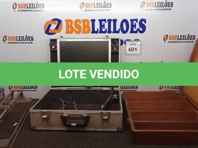 LOTE 401 - 01 CAIXA P/ FERRAMENTA EM MADEIRA E 01 MALA ESTILO CONSOLE C/01 MONITOR MARCA SAMSUNG E 01 RISCADOR DE CERÂMICAS. (NO ESTADO) ATENÇÃO! FAZER A VISITAÇÃO ANTES DE ARREMATAR, NÃO SABEMOS SE FUNCIONA. LEILÃO NÃO TEM GARANTIA E NEM DEVOLUÇÃO, SUJEITO A POSSÍVEIS AVARIAS VISÍVEIS/OCULTAS E/OU AUSÊNCIA DE COMPONENTES.