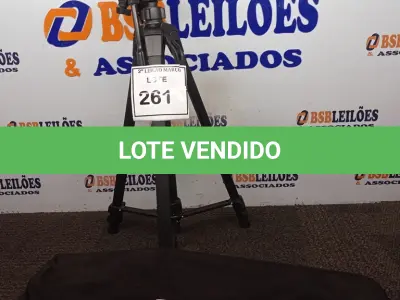 LOTE 261 - 01 TRIPÉ PARA CÂMERA MARCA TOMATE (NOVO). (NO ESTADO) ATENÇÃO! FAZER A VISITAÇÃO ANTES DE ARREMATAR, NÃO SABEMOS SE FUNCIONA. LEILÃO NÃO TEM GARANTIA E NEM DEVOLUÇÃO, SUJEITO A POSSÍVEIS AVARIAS VISÍVEIS/OCULTAS E/OU AUSÊNCIA DE COMPONENTES.