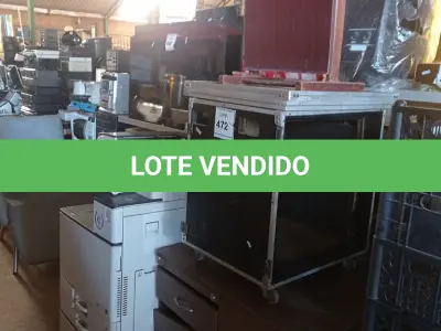 LOTE 472 - 01 ARMÁRIO BAIXO C/04 GAVETAS, 01 CAIXA CASE E 01 CABIDEIRO EM MADEIRA. (NO ESTADO) ATENÇÃO! FAZER A VISITAÇÃO ANTES DE ARREMATAR, NÃO SABEMOS SE FUNCIONA. LEILÃO NÃO TEM GARANTIA E NEM DEVOLUÇÃO, SUJEITO A POSSÍVEIS AVARIAS VISÍVEIS/OCULTAS E/OU AUSÊNCIA DE COMPONENTES.