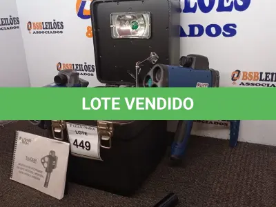 LOTE 449 - 02 RADARES VEICULAR E 01 MALETA COM BATERIA. (NO ESTADO) ATENÇÃO! FAZER A VISITAÇÃO ANTES DE ARREMATAR, NÃO SABEMOS SE FUNCIONA. LEILÃO NÃO TEM GARANTIA E NEM DEVOLUÇÃO, SUJEITO A POSSÍVEIS AVARIAS VISÍVEIS/OCULTAS E/OU AUSÊNCIA DE COMPONENTES.