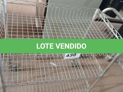 LOTE 439 - 01 CARRINHO DE FERRO P/TRANSPORTE C/03 BANDEJAS.  (NO ESTADO) ATENÇÃO! FAZER A VISITAÇÃO ANTES DE ARREMATAR, NÃO SABEMOS SE FUNCIONA. LEILÃO NÃO TEM GARANTIA E NEM DEVOLUÇÃO, SUJEITO A POSSÍVEIS AVARIAS VISÍVEIS/OCULTAS E/OU AUSÊNCIA DE COMPONENTES.